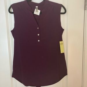 Women’s Sleeveless shirt. New with tags!